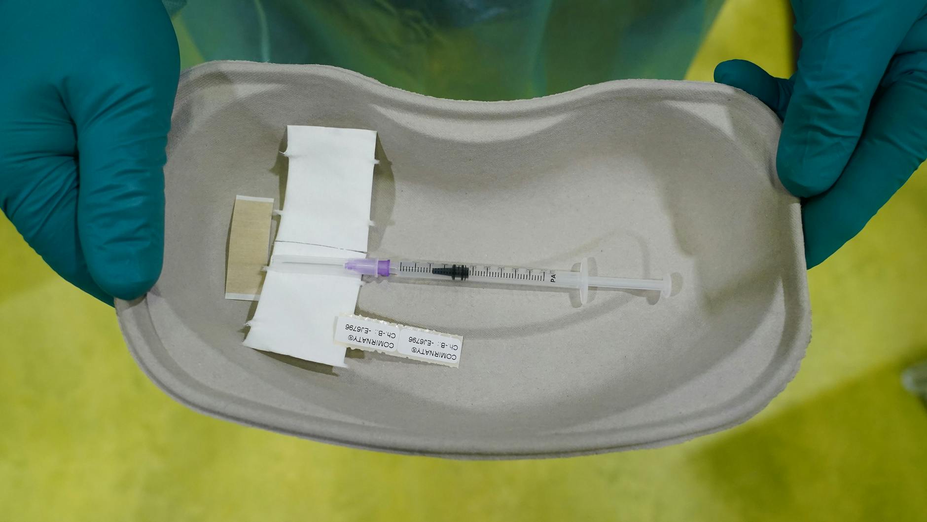 Spritze mit dem Impfstoff von Pfizer/Biontech zur Impfung gegen Covid-19.