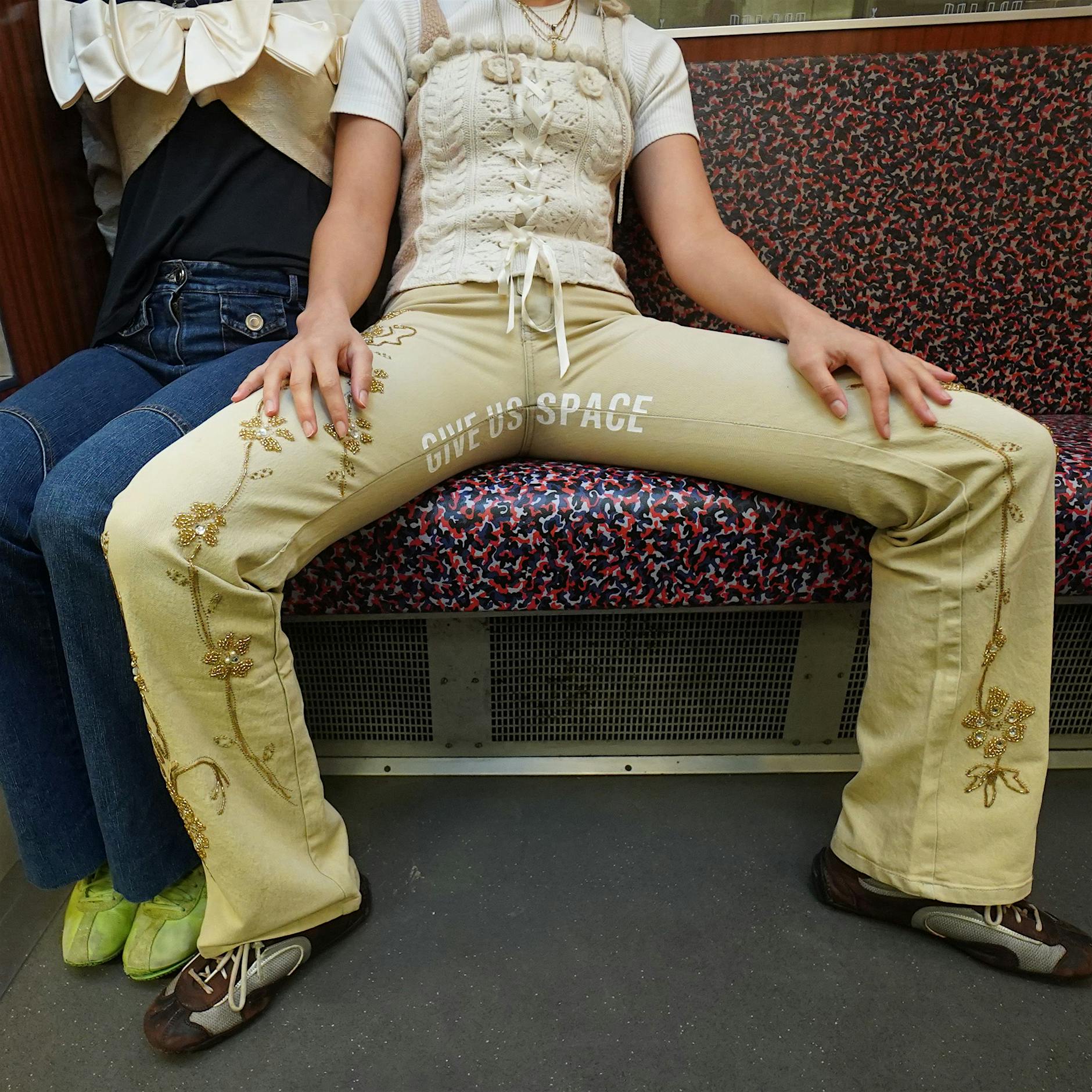 Pants against manspreading