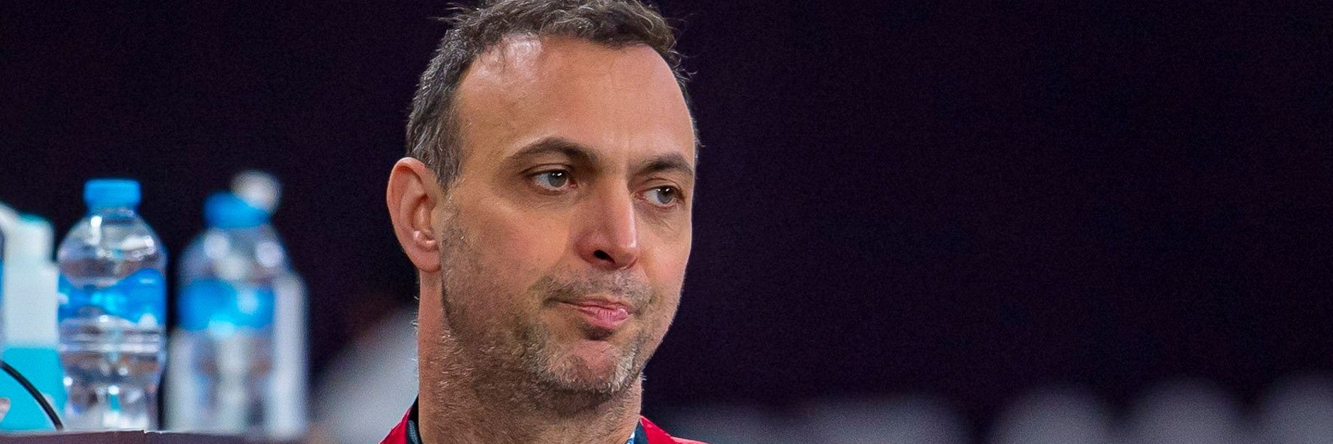 Füchse-Boss Bob Hanning geht von einer Absage des Europapokal-Trips nach Lissabon aus.