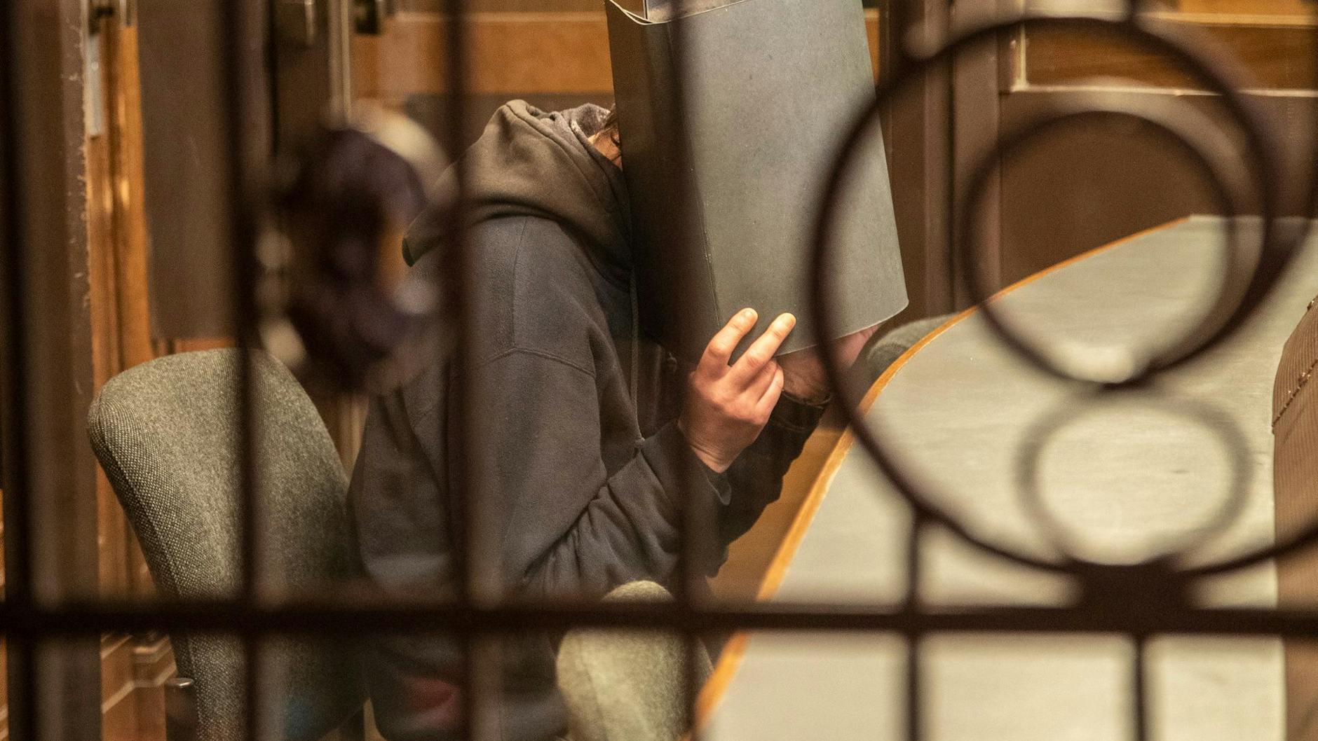 Bekim H. was free in Berlin despite pending cases of coercion and threats and a previous stint in a psychiatric hospital for a 2001 rape.<br>