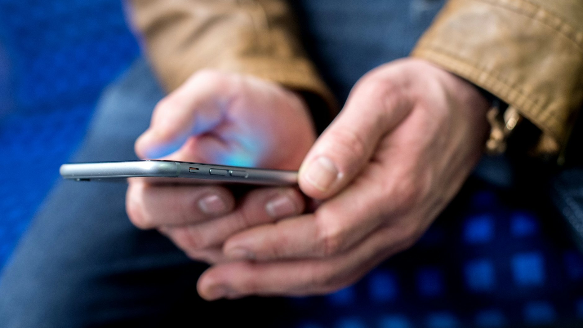 Die Polizei warnt vor betrügerischen SMS mit einer vermeintlichen Paketbenachrichtigung.