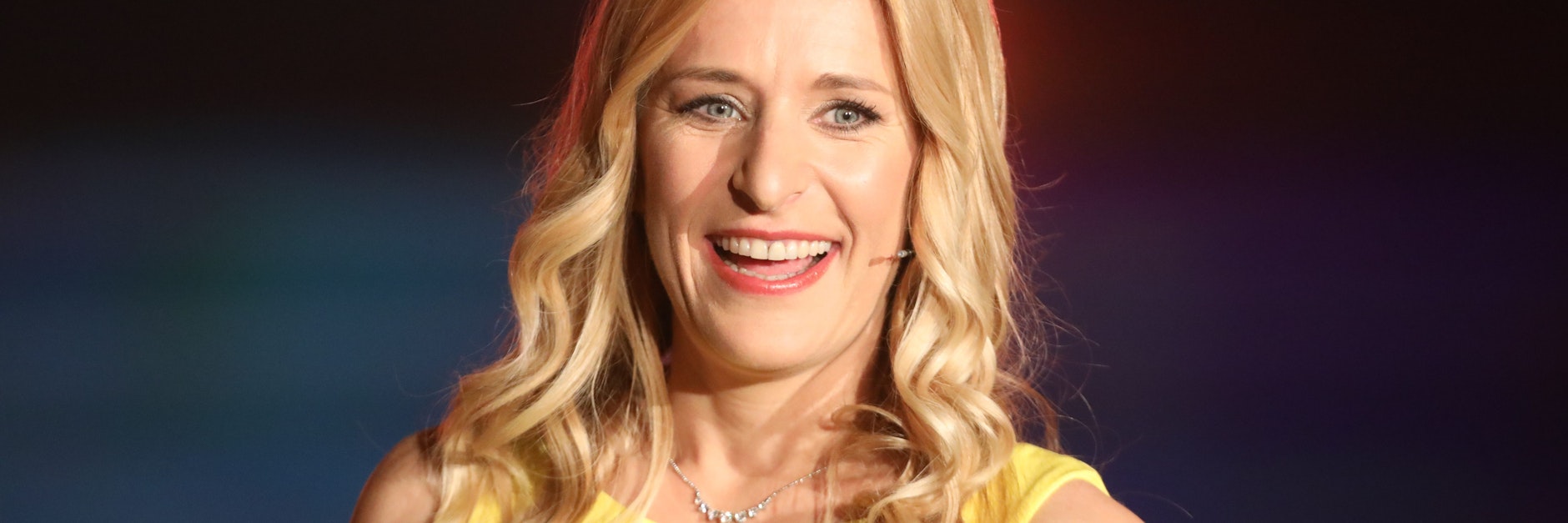 Stefanie Hertel ist als Schlager-Star bekannt, nun strippt sie für den guten Zweck.