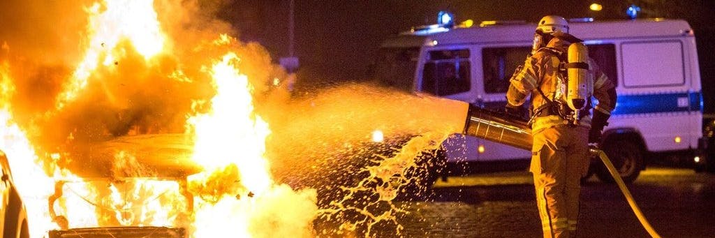 In Kreuzberg haben in der Nacht zu Freitag erneut Autos gebrannt.