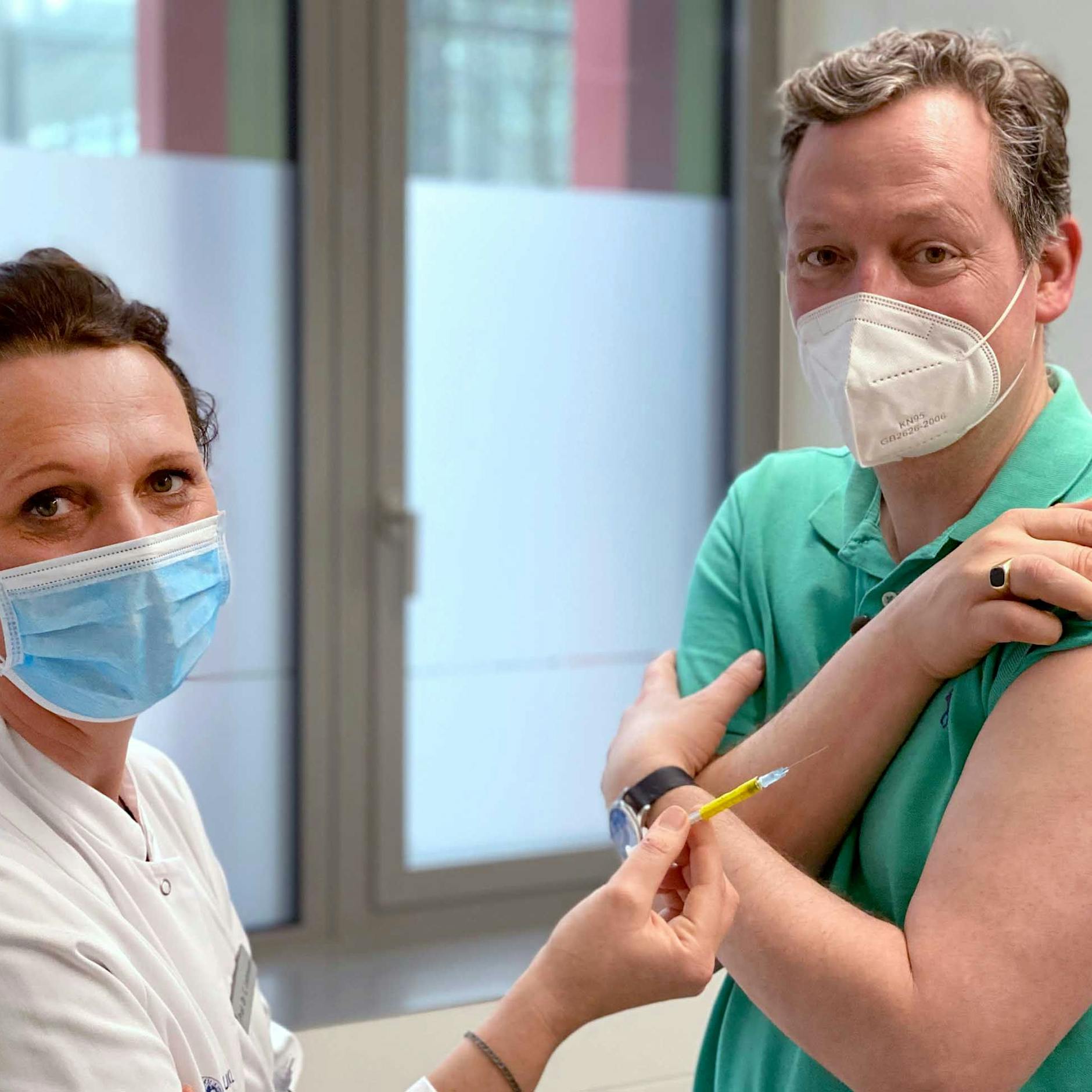 Eckart von Hirschhausen: Impfproband im Kampf gegen Corona