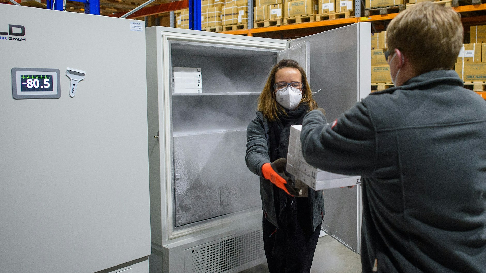 Corona-Impfstoff: Die Bundesregierung steht in der Kritik (Symbolbild).