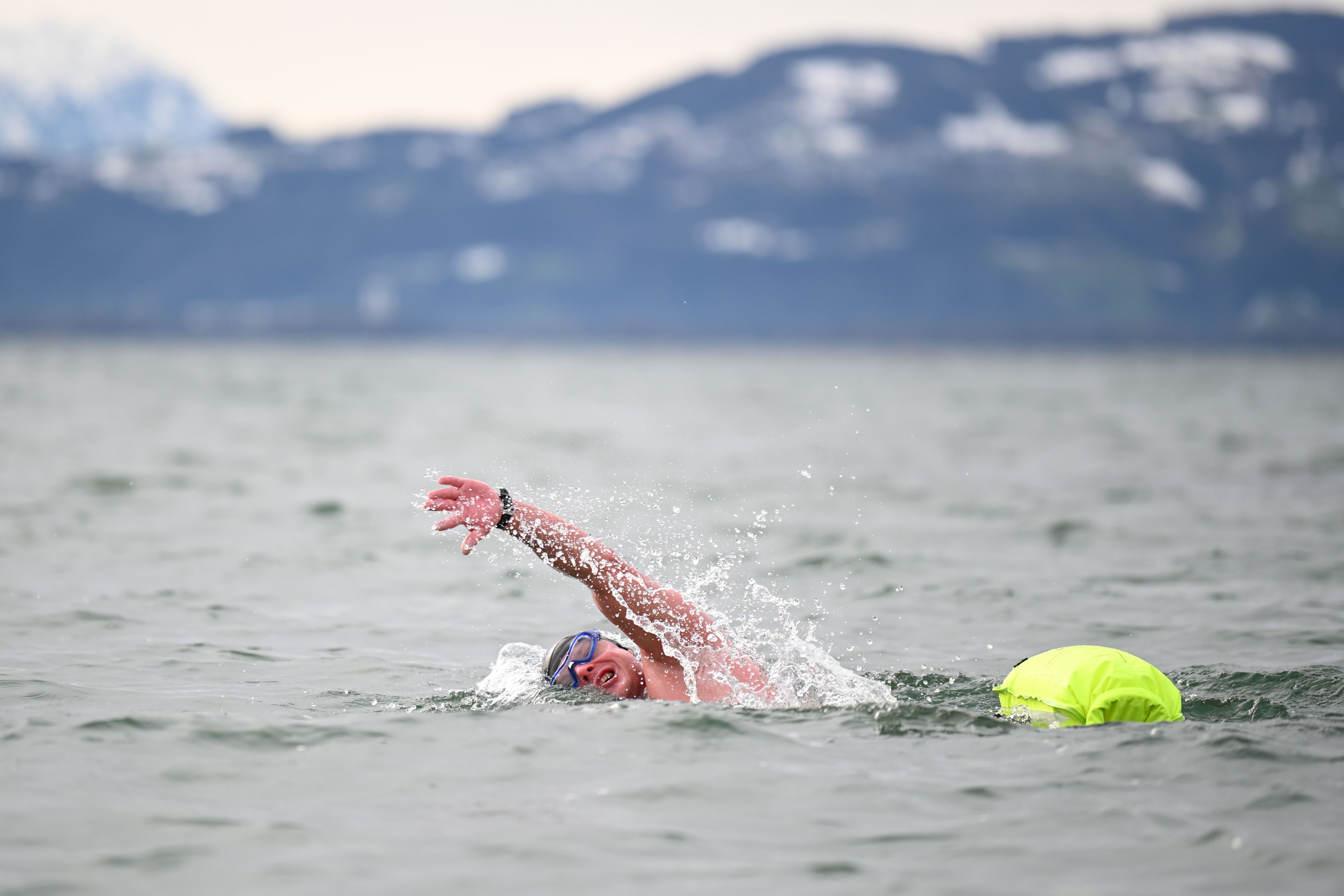 Bei unter 5 Grad: Allgäuer bricht deutschen Rekord im Eisschwimmen