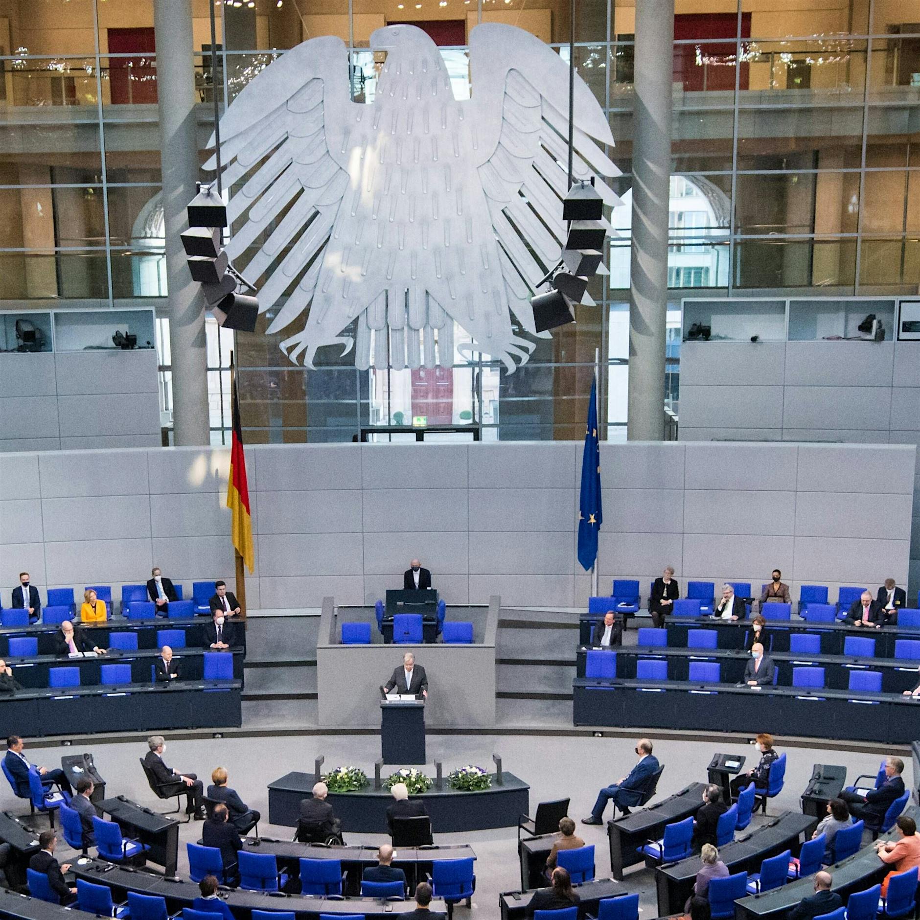 Bundestag: Abgeordneten droht Diäten-Senkung