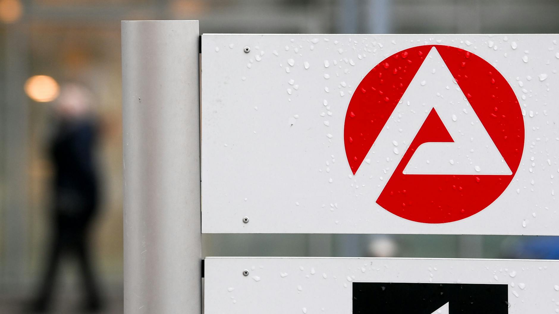 Ende 2019 lag die Arbeitslosenquote in Berlin bei 7,7 Prozent, aktuell liegt sie bei 10,1 Prozent. 