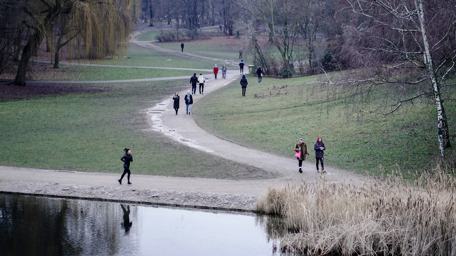 Wer in einem Gebiet mit einer 7-Tage-Inzidenz von mehr als 200 wohnt, soll sich nicht mehr als 15 Kilometer von seinem Wohnort entfernen.