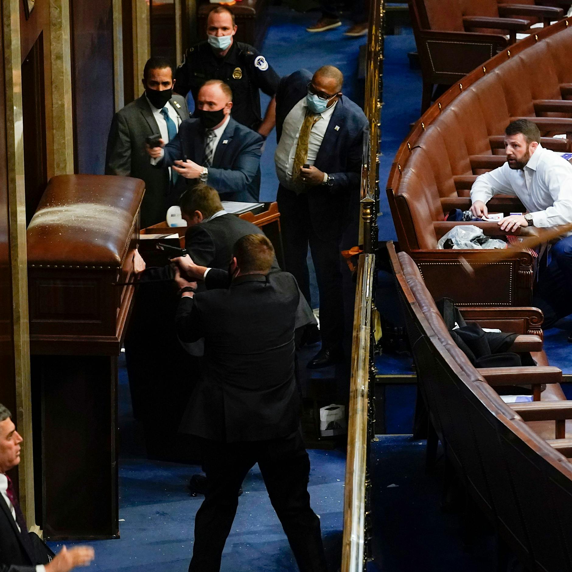 „Putschversuch“: Fanatische Trump-Anhänger dringen in das Kapitol ein - vier Tote