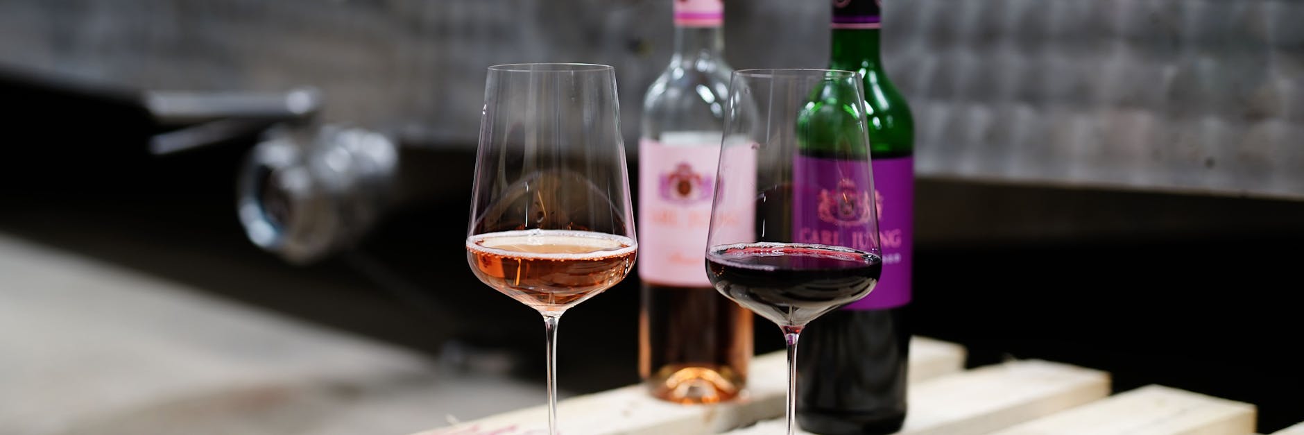 Die Weinkellerei Carl Jung beschäftigt sich bereits seit über 100 Jahren mit dem Entzug des Alkohols aus Wein.&nbsp;