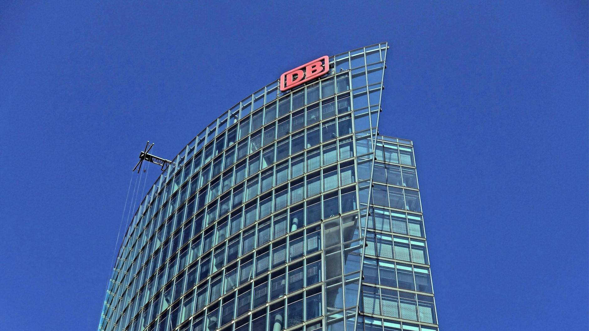Im DB Bahn-Tower am Potsdamer Platz würde kaum ein Mitarbeiter noch in den Büros arbeiten.
