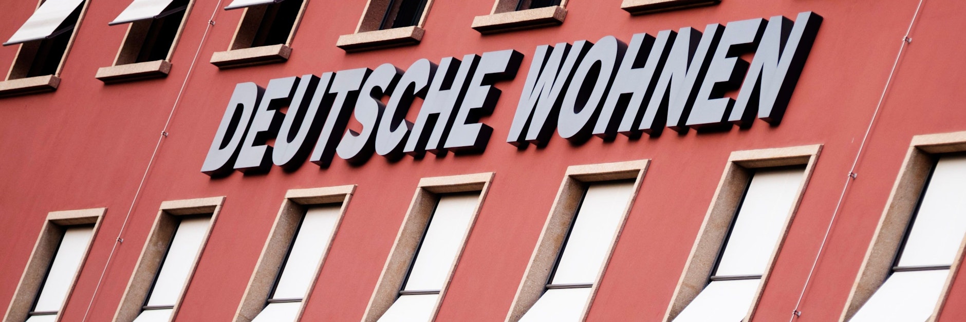 Die Fassade der Deutschen Wohnen.