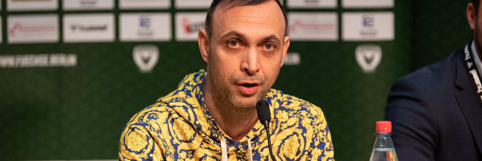 Nicht nur bei schrillen Kleidungsstücken mutig: Bob Hanning.