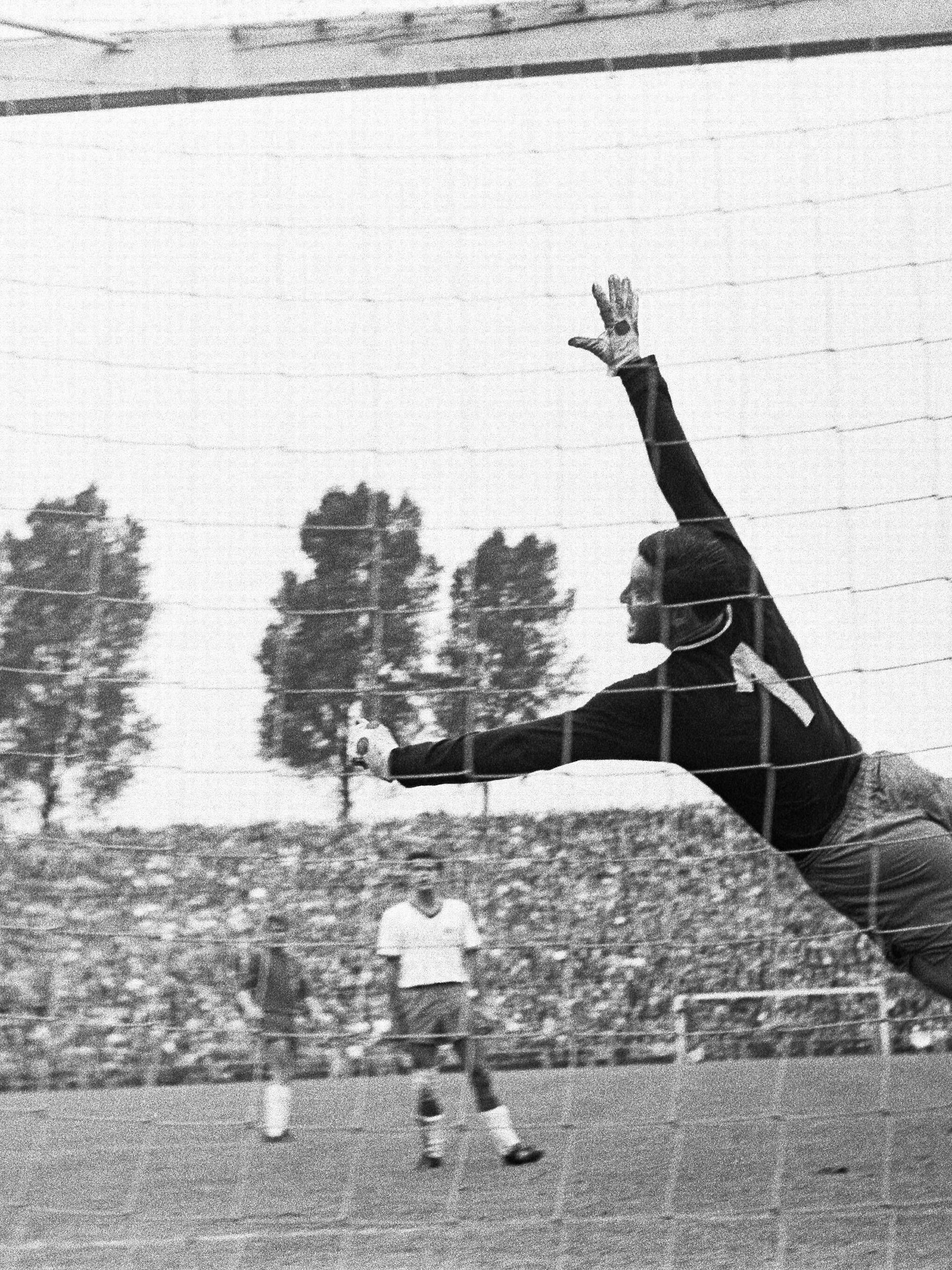 Torwart Heinz „Jumbo“ Rohloff stand bei dem ersten von 31 sieglosen Spielen 1965 erstmals im Tor der Tasmanen. 