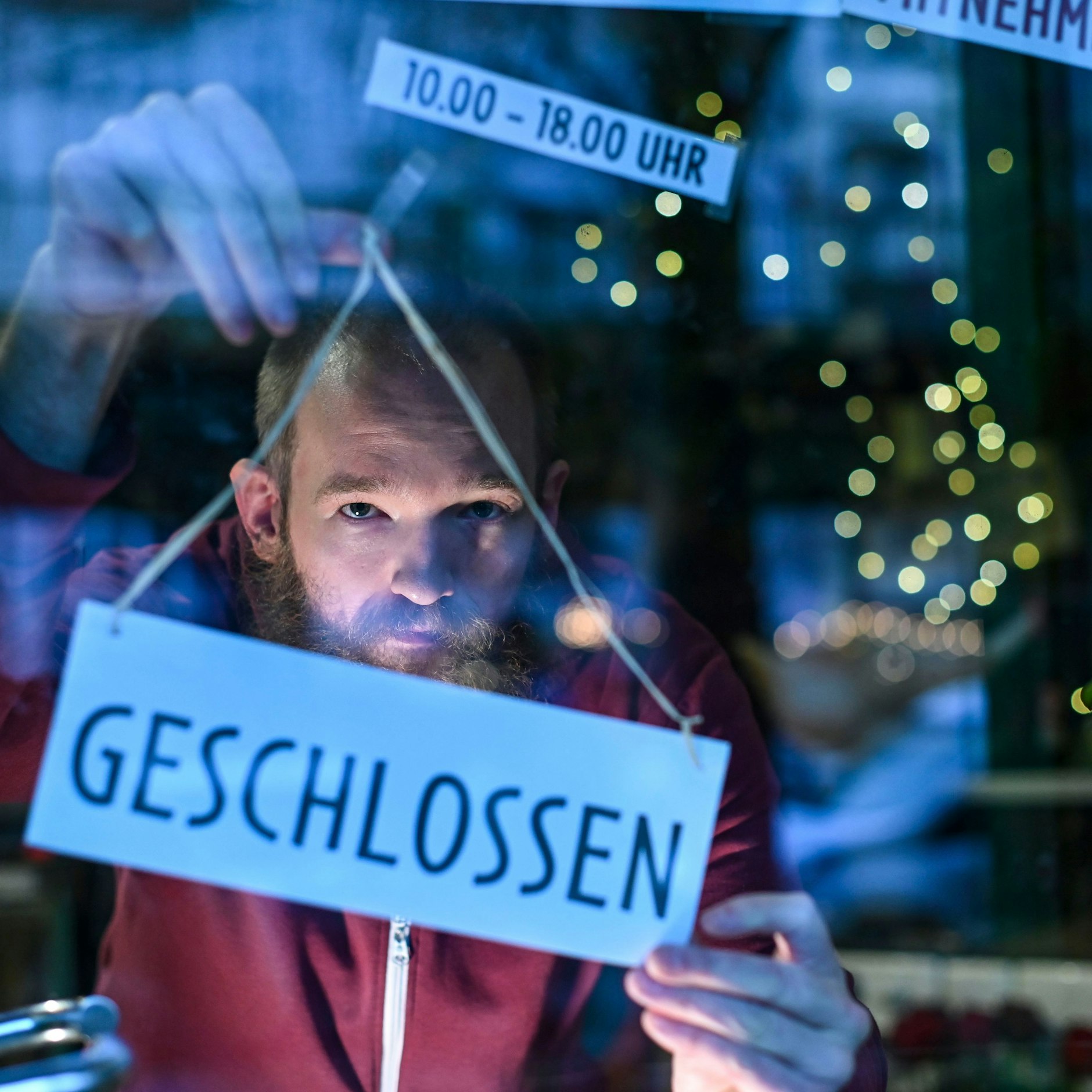 Sebastian Ebert ist Betriebsleiter des Blumencafés, trotz der coronabedingten Schließung haben sie viel zu tun. Der Lieferservice im Kiez funktioniert. 