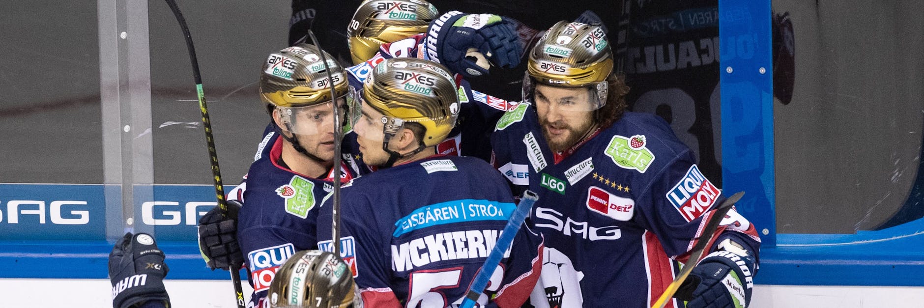 Die Eisbären haben gegen Köln jede Menge zu feiern.