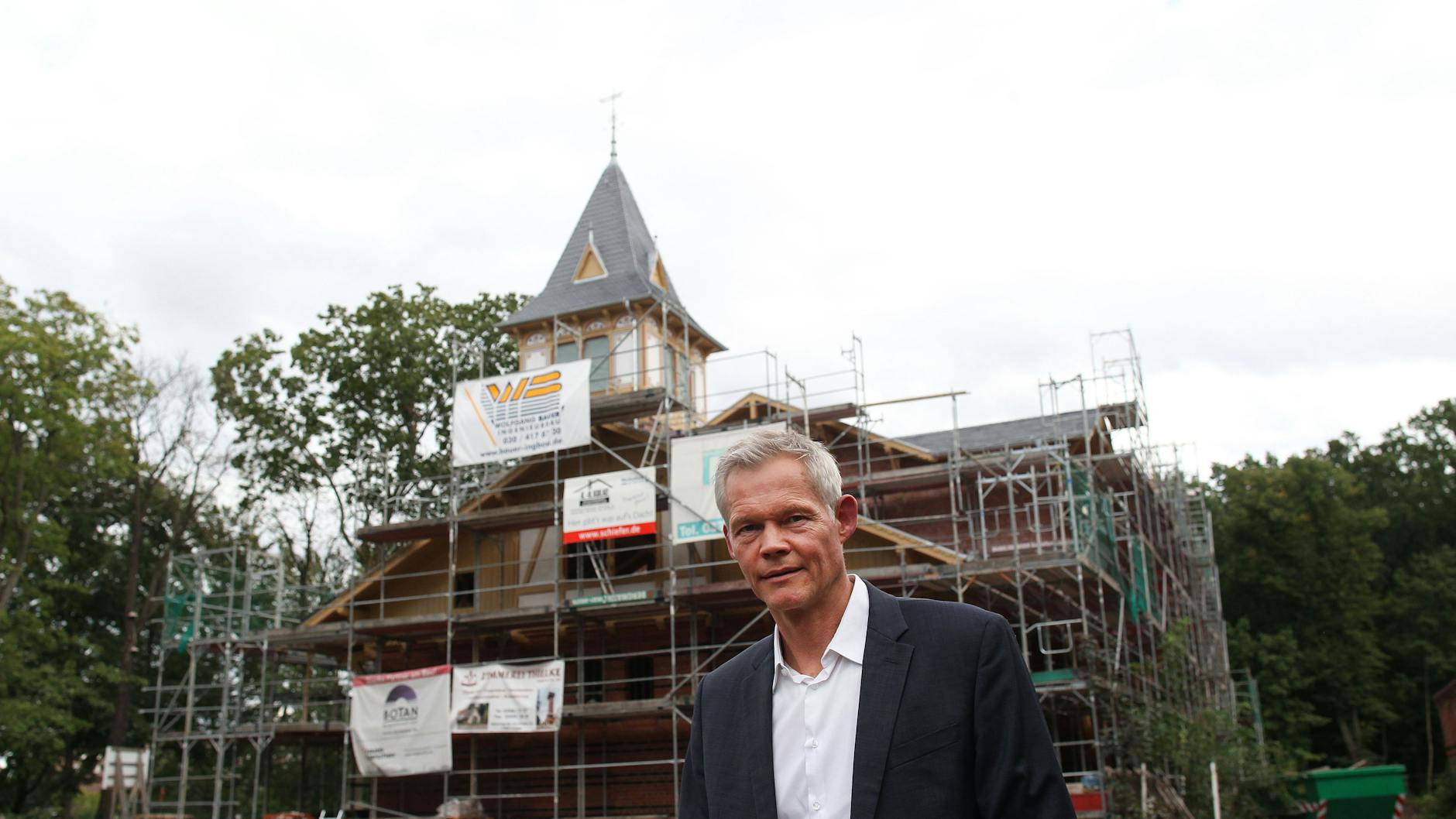 Christoph Schmidt, Geschäftsführer von Grün Berlin, beim Rundgang zum Auftakt der Sanierungsplanungen für den Spreepark.<br>