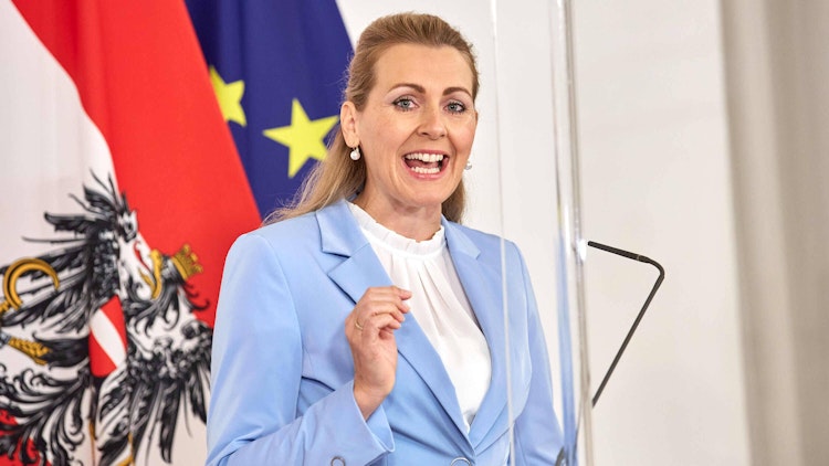 Österreich Ministerin tritt nach Plagiatsaffäre zurück