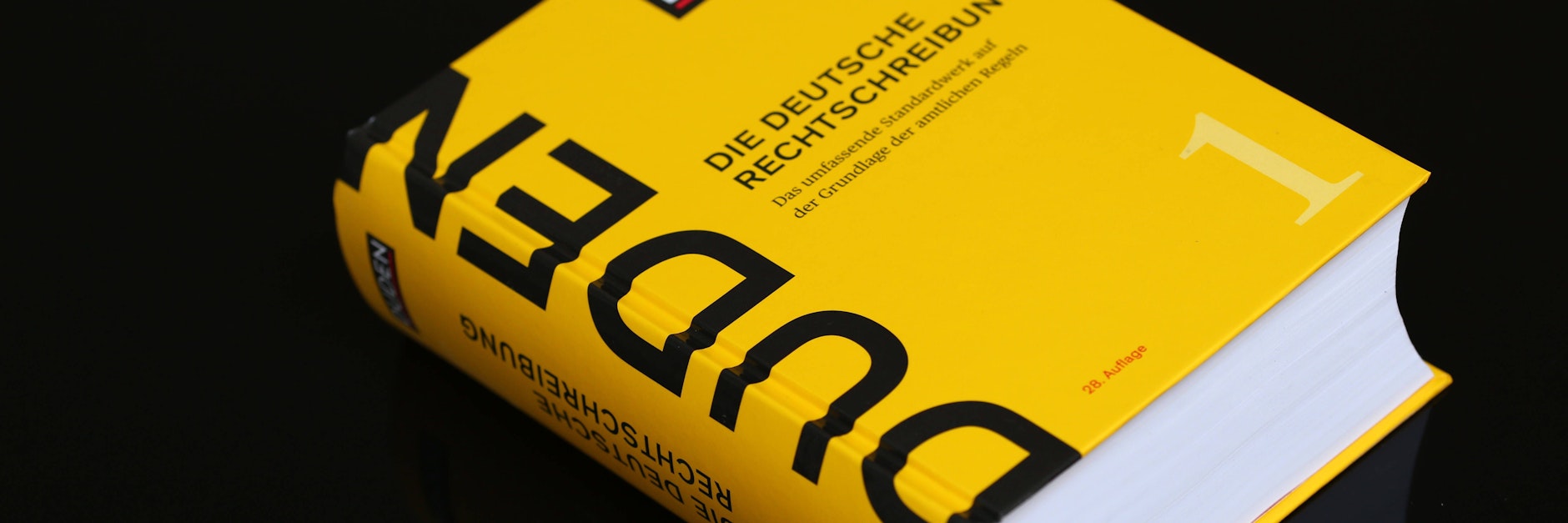 Die 28. Auflage des Duden, erschienen am 12. August 2020.