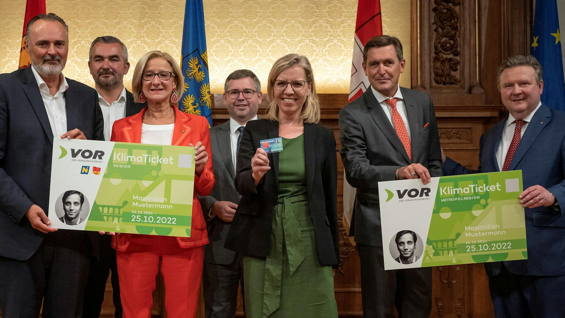 Österreich macht der Bevölkerung mit dem Klimaticket ein Angebot, das Auto stehen zu lassen. Für 1095 Euro können alle den Nah- und Fernverkehr nutzen.