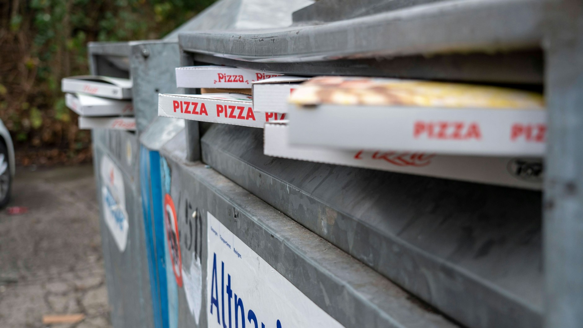 Frankfurts Ordnungsdezernentin will gegen die Vermüllung der Stadt vorgehen (Symbolbild).