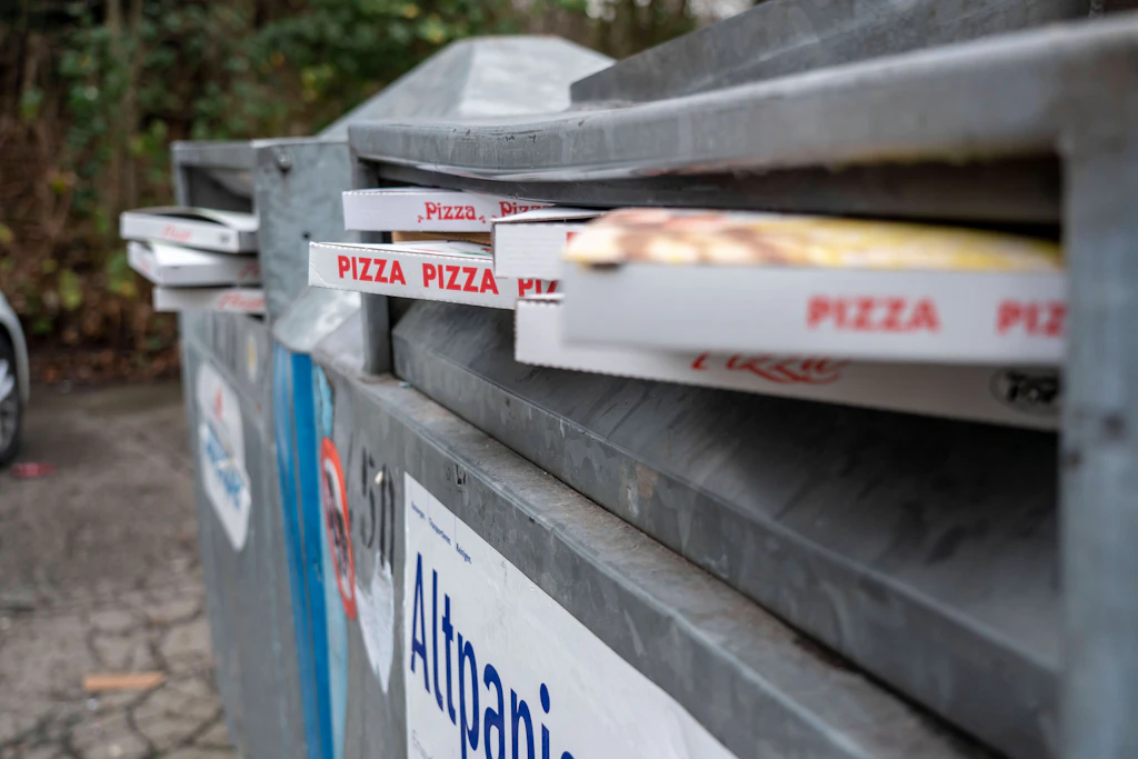 Ordnungsamtschefin will Pfand auf Pizzakartons erheben