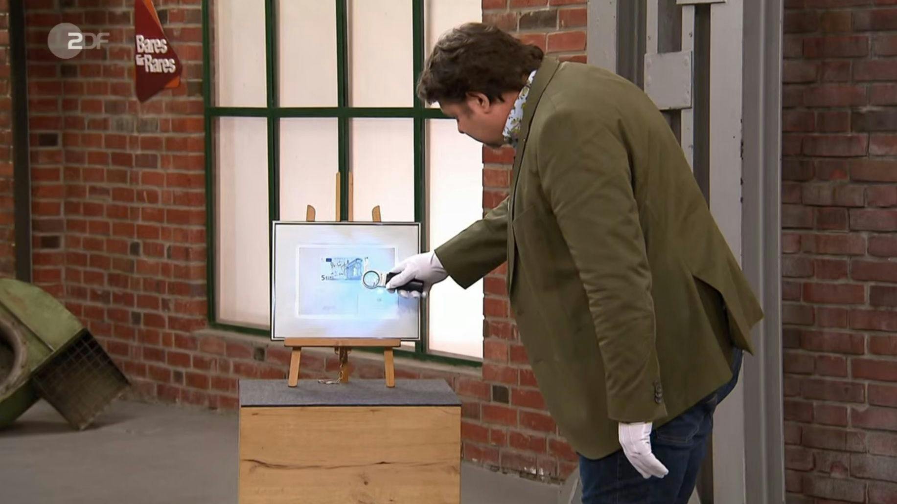 Im „Bares für Rares“-Händlerraum sorgt der Schein für Begeisterung.