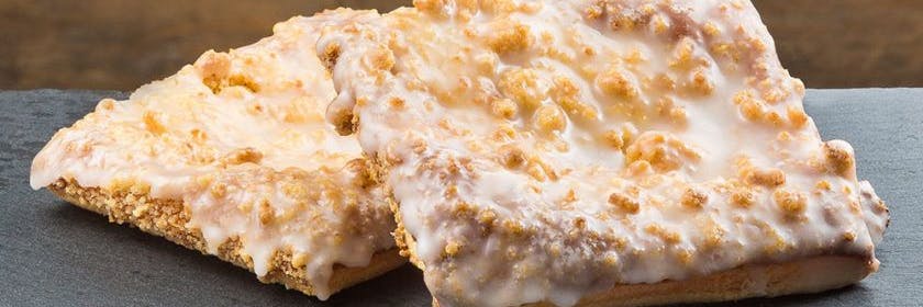 Der ostdeutsche Klassiker: Prasselkuchen aus Blätterteig mit Streuseln und Zuckerguss.