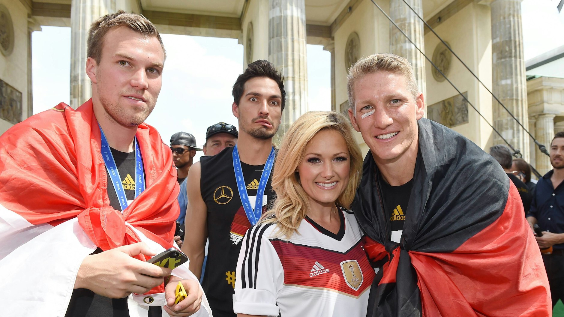 Helene Fischer trat 2014 am Brandenburger Tor auf, als die Weltmeister um Kevin Großkreutz, Mats Hummels und Bastian Schweinsteiger ihren Titel feierten.