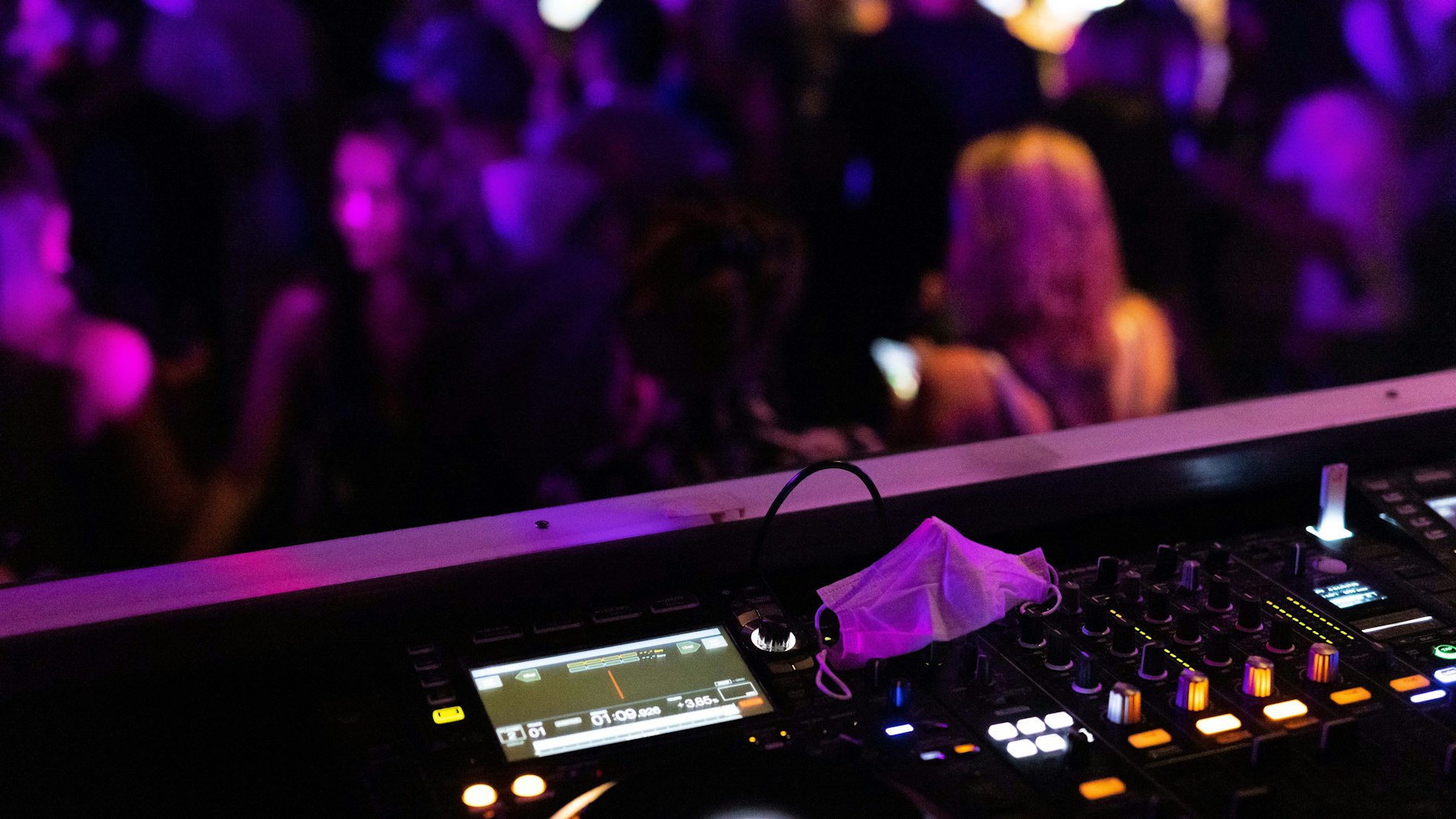 Urlauber auf den Balearen könnten bald wieder Tanzen gehen. Das Oberste Gericht der Inseln muss der Regelung noch zustimmen (Symbolbild).