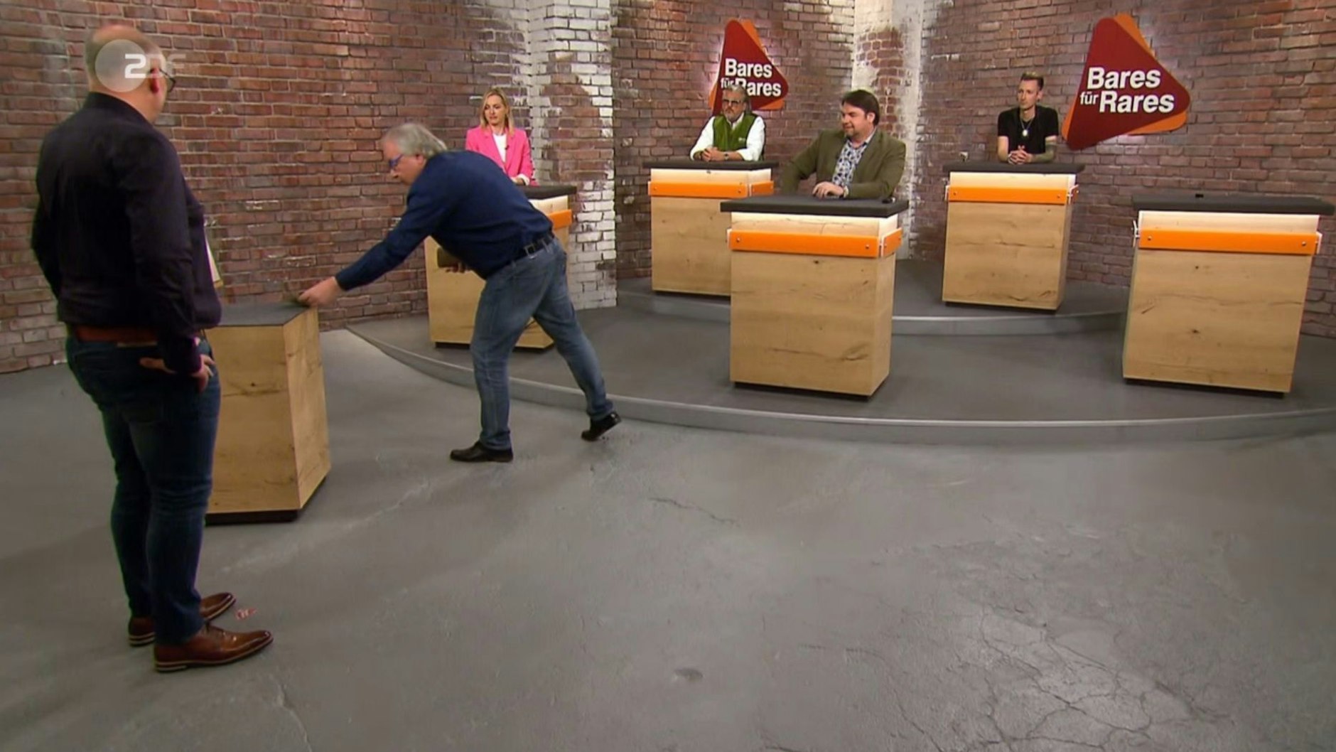 „Bares für Rares“-Händler Thorsden Schlößner kauft den signierten 5-Euro-Schein für 150 Euro.&nbsp;