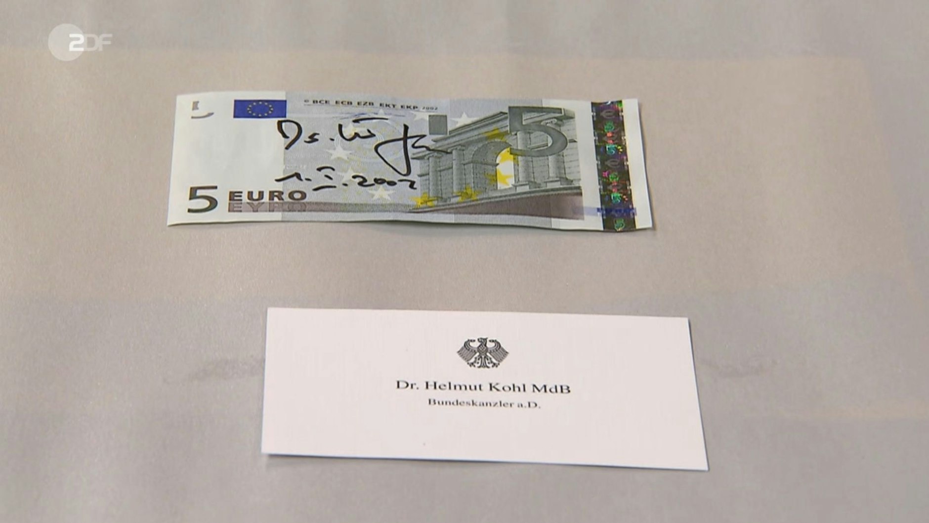 Zu dem Schein, der bei „Bares für Rares“ zum Verkauf steht, gehört eine Karte von Helmut Kohl.