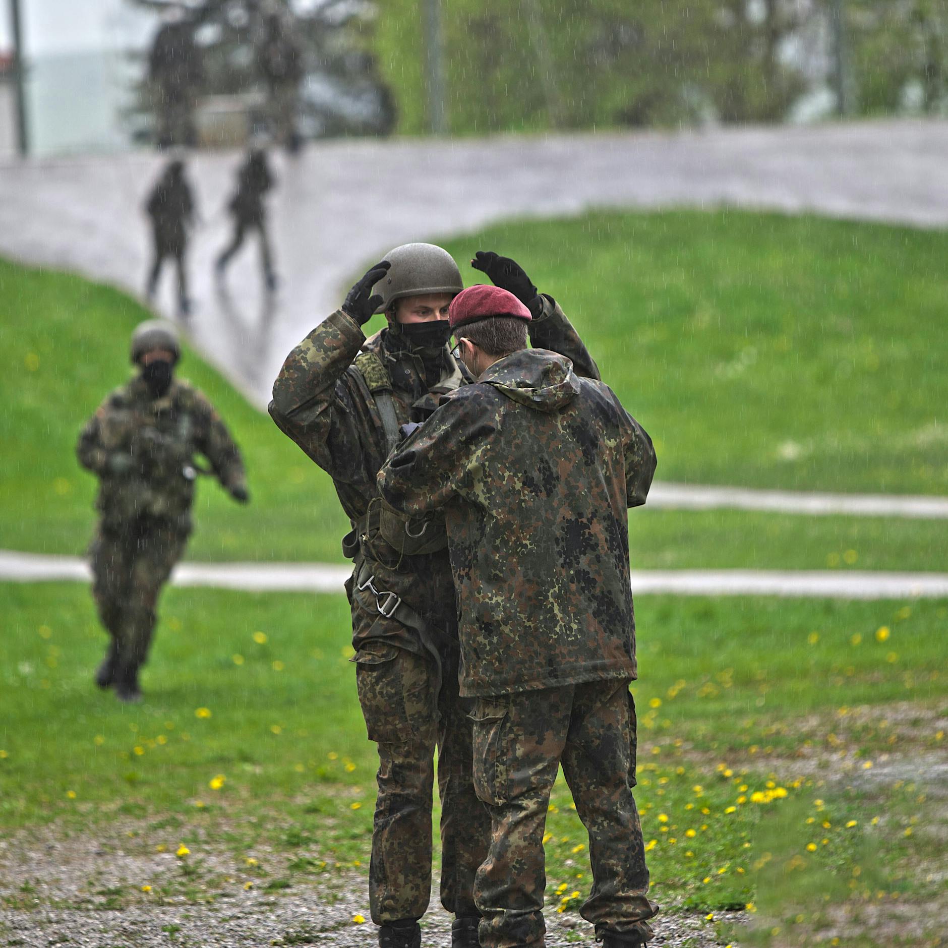 Rechtsextremer Terror: Reservisten der Bundeswehr sollen Anschläge auf Migranten geplant haben
