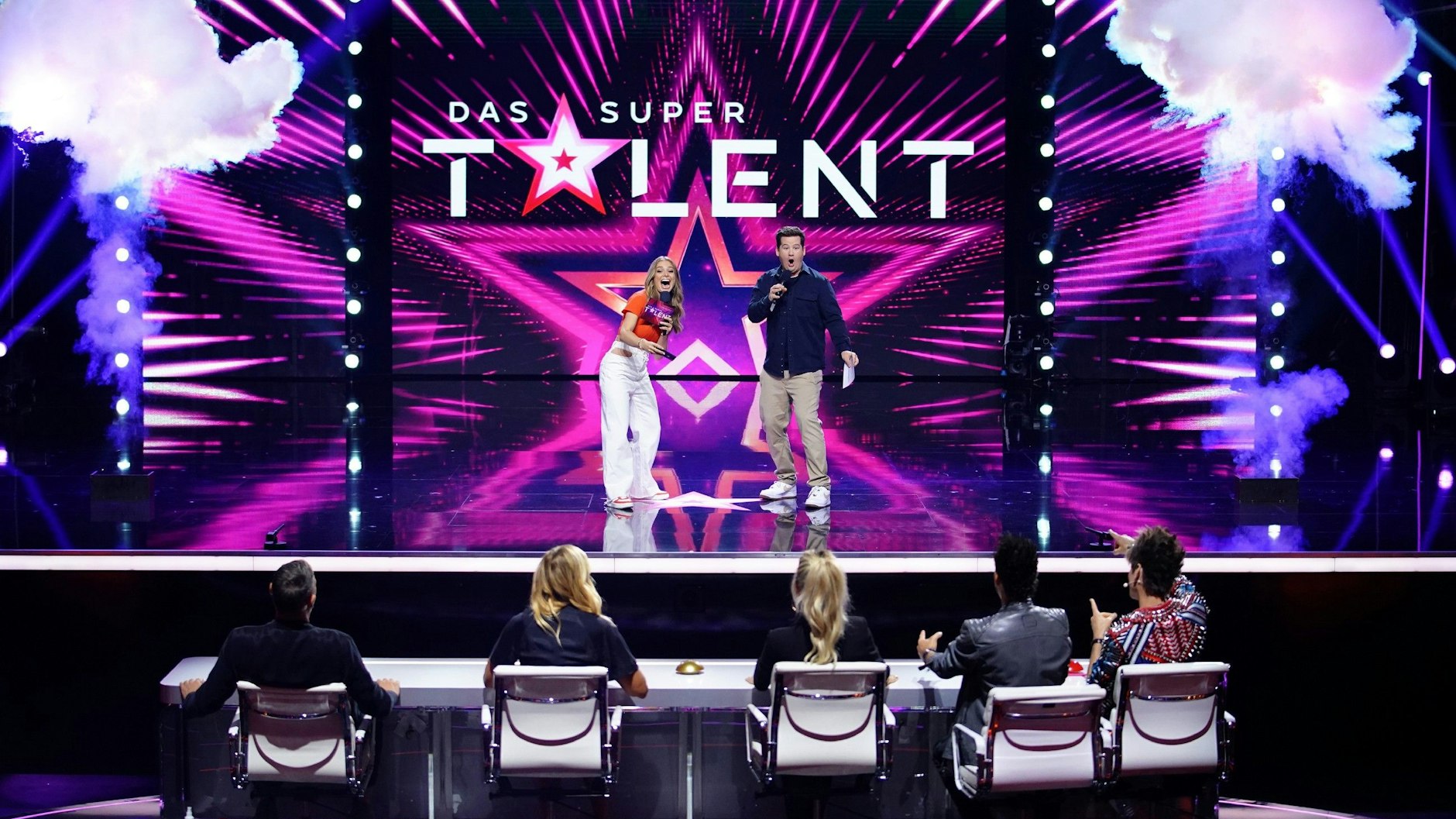 Lola Weippert und Chris Tall moderieren die neue Staffel von „Das Supertalent“.