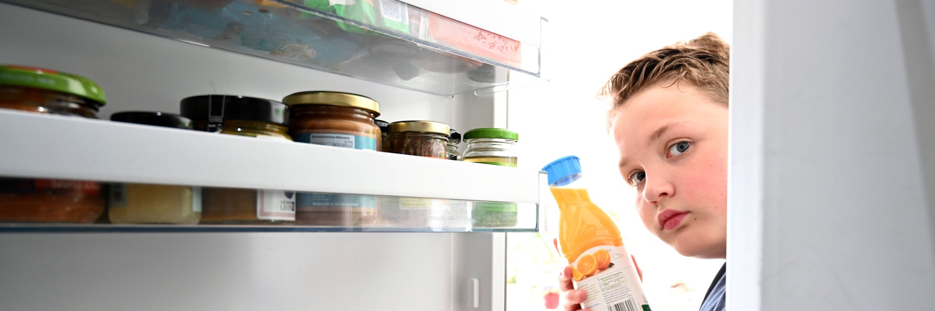 Die Gefahr lauert im Kühlschrank! Plastik-Verpackungen sind oft nur für die einmalige Verwendung gedacht, sollten nicht mehrfach benutzt werden, warnen Experten.