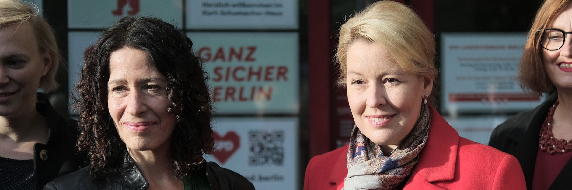 Am 1. Oktober hatten sich Franziska Giffey (SPD, re.) und Bettina Jarasch Bündnis 90/Die Grünen) und ihren jeweiligen Delegationen zu Sondierungsgesprächen getroffen.<br>