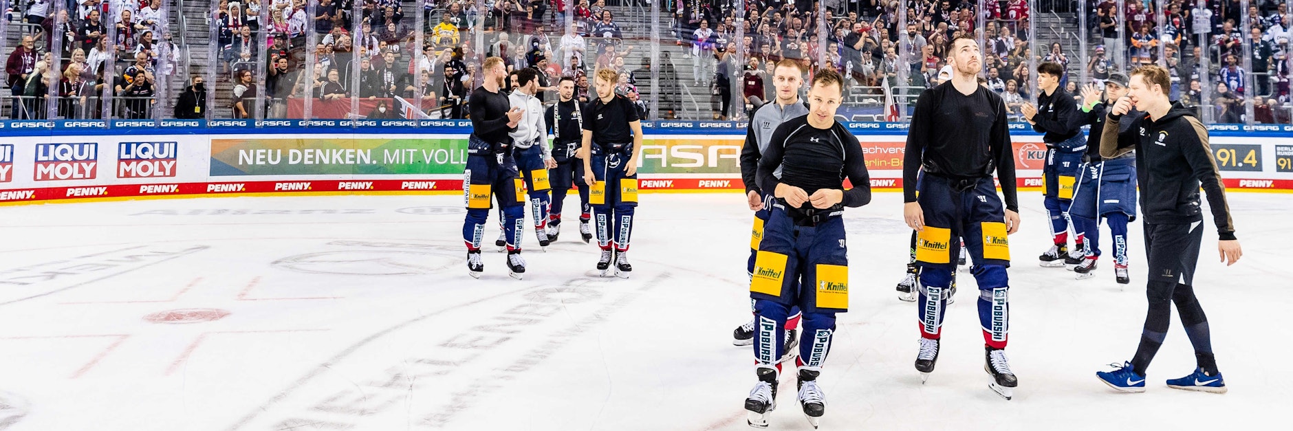 Die Eisbären haben die Nase voll von traurigen „Ehrenrunden“ vor den eigenen Fans ...