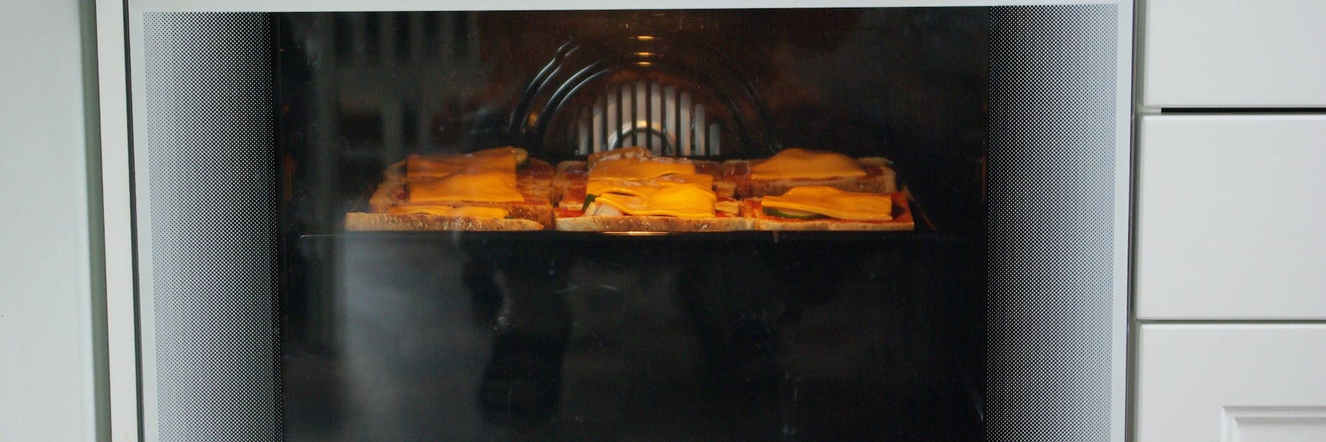 Karlsbader Schnitten sind ein beliebter Snack der DDR-Küche.