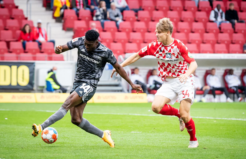Unions Taiwo Awoniy wird jetzt ein Super Eagle