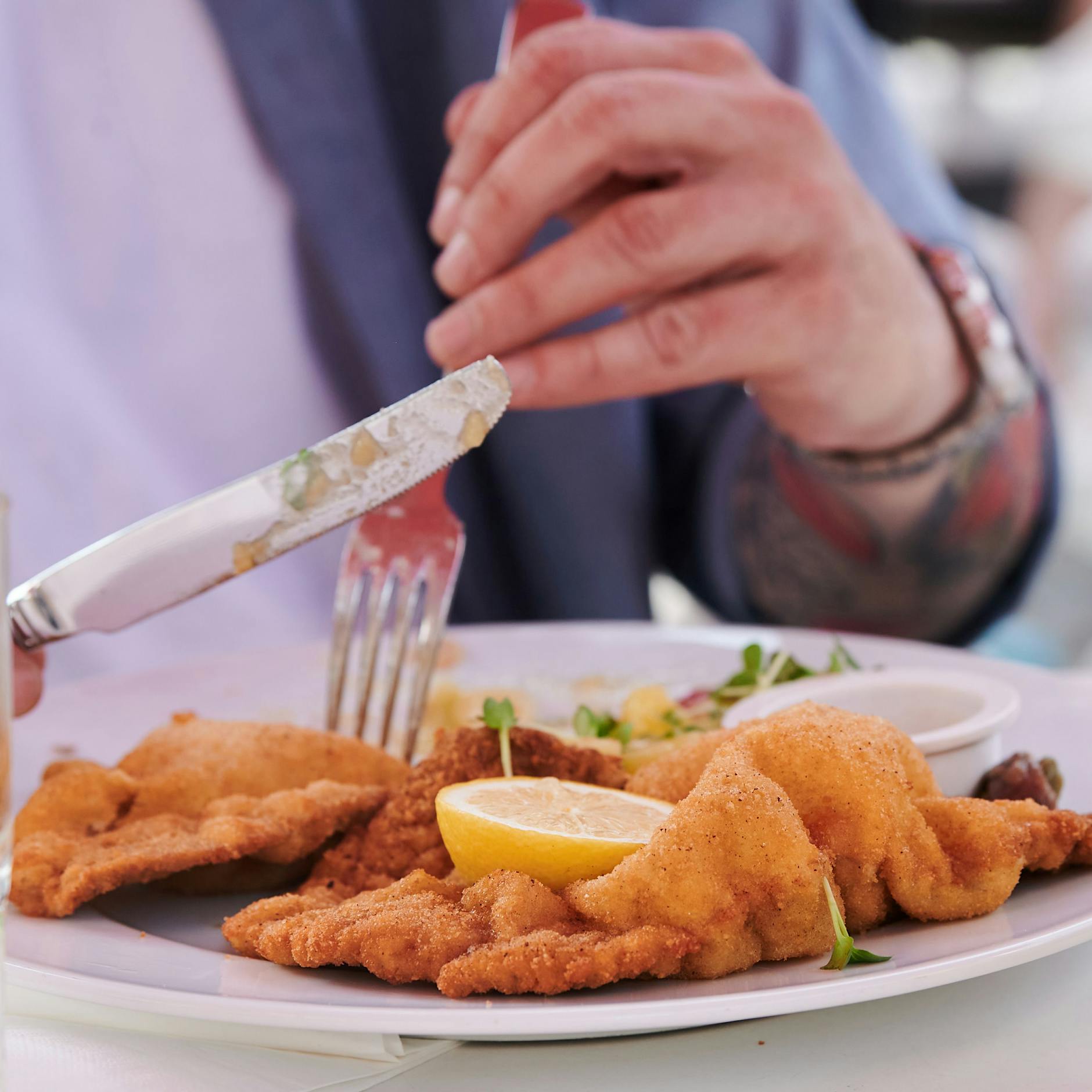 Das perfekte Schnitzel gelingt mit DIESEM Trick: Tipps von Steffen Henssler für Schnitzel wie vom Profi