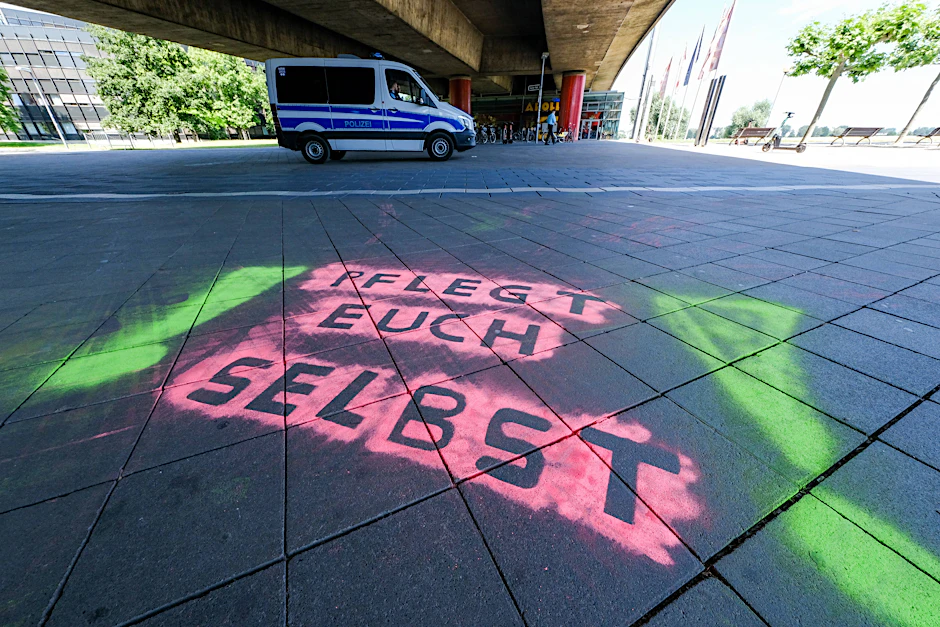 Demo in Düsseldorf: Nicht nur in Berlin streiken Pflegekräfte von Verdi wegen schweren Personalmangels.&nbsp;