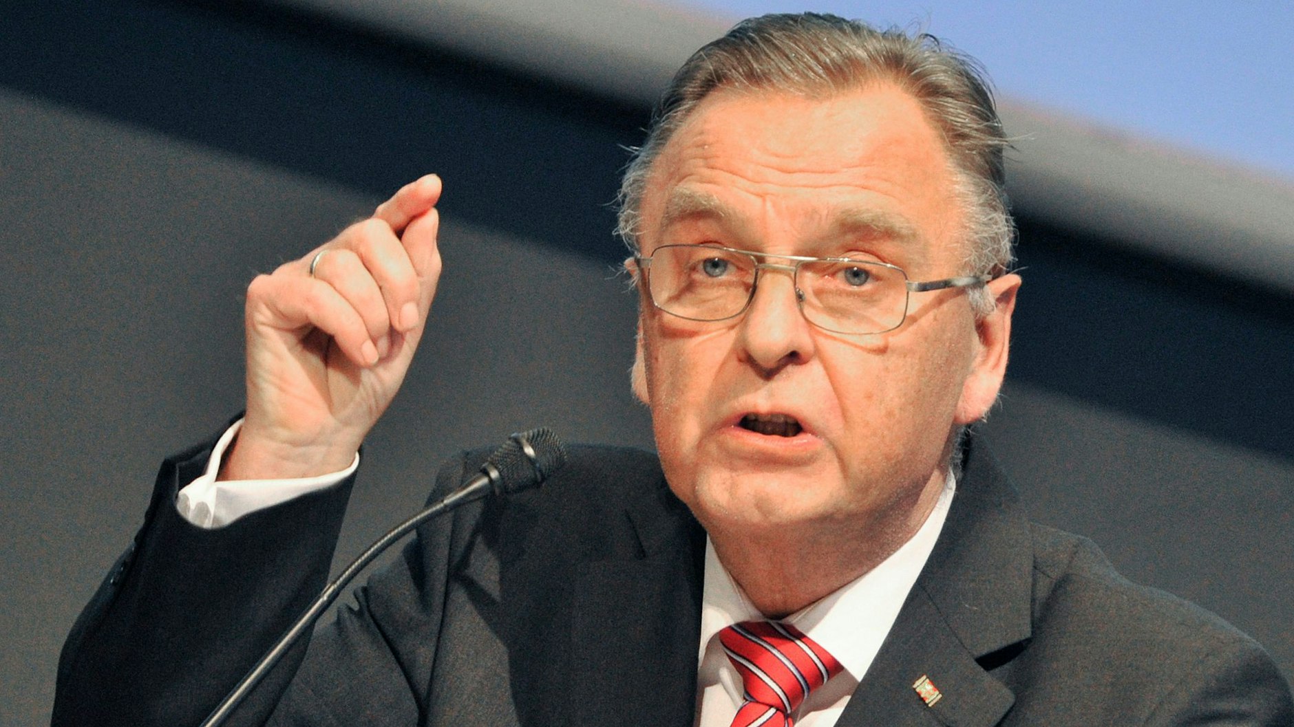 Hans-Jürgen Papier, ehemaliger Präsident des Bundesverfassungsgerichtes, mahnt vor der Aushöhlung fundamentaler Grundrechte.