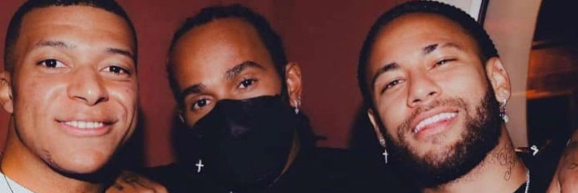 Partyvolk unter sich: Lewis Hamilton mit den PSG-Superstars Neymar (re.) und Kylian Mbappé (li.)