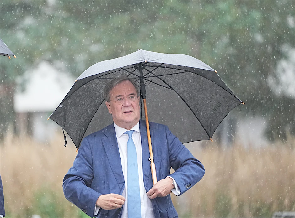 CDU-Chef Armin Laschet am Dienstag auf dem Weg zu den Sondierungsgesprächen zwischen der Union und den Grünen.