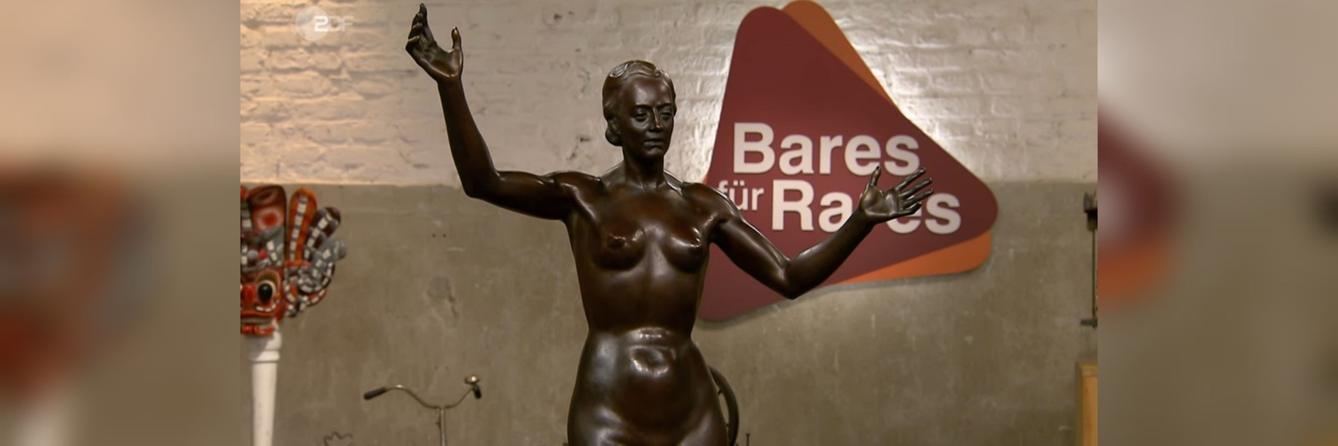 Diese nackte Frau will bei&nbsp;„Bares für Rares“ einen neuen Liebhaber finden.