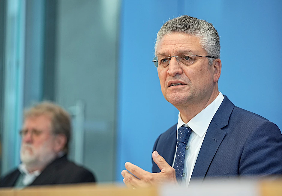 RKI-Präsident Lothar Wieler (r.) am Mittwoch in Berlin