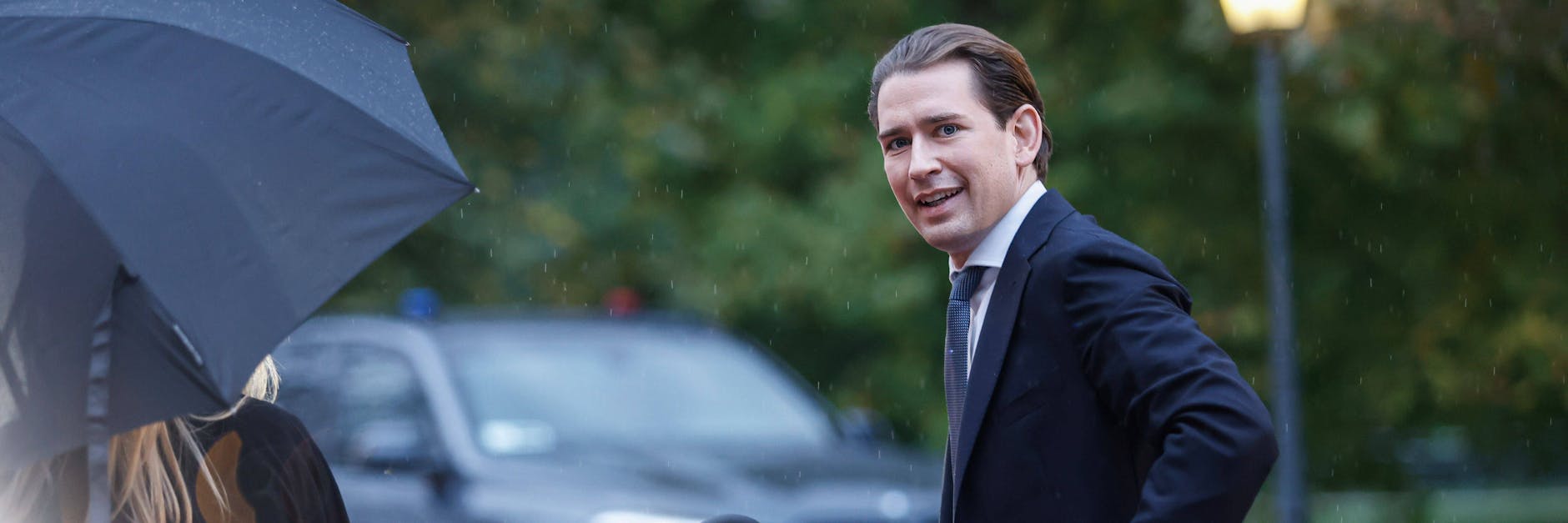 Sebastian Kurz ist Kanzler in Österreich. Nun haben er und seine Partei Ärger mit der Justiz.
