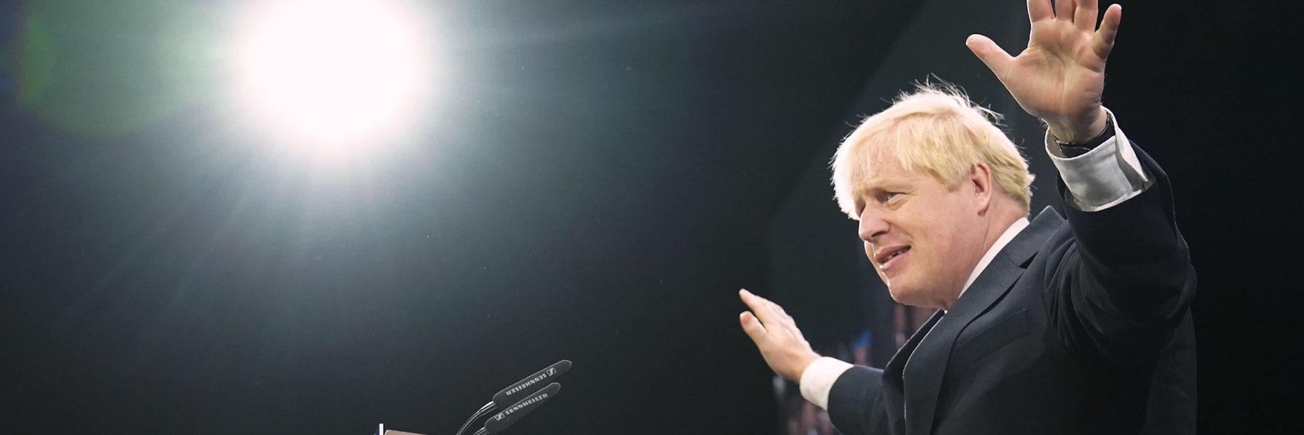 Boris Johnson in Heilands-Pose. Seine Tory-Partei ist begeistert.