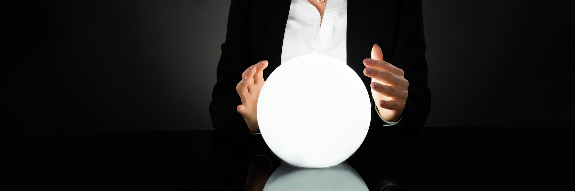 Weil ihm die Hellseherin nicht half, fordert ein Mann 25.000 Dollar Schadenersatz.